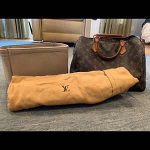 Louis Vuitton Speedy 30.